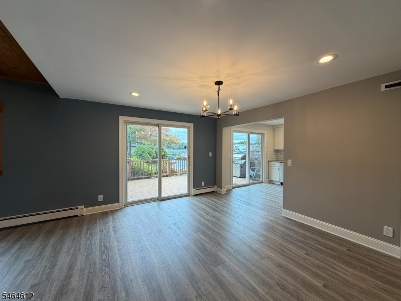 Dining rm w/deck access