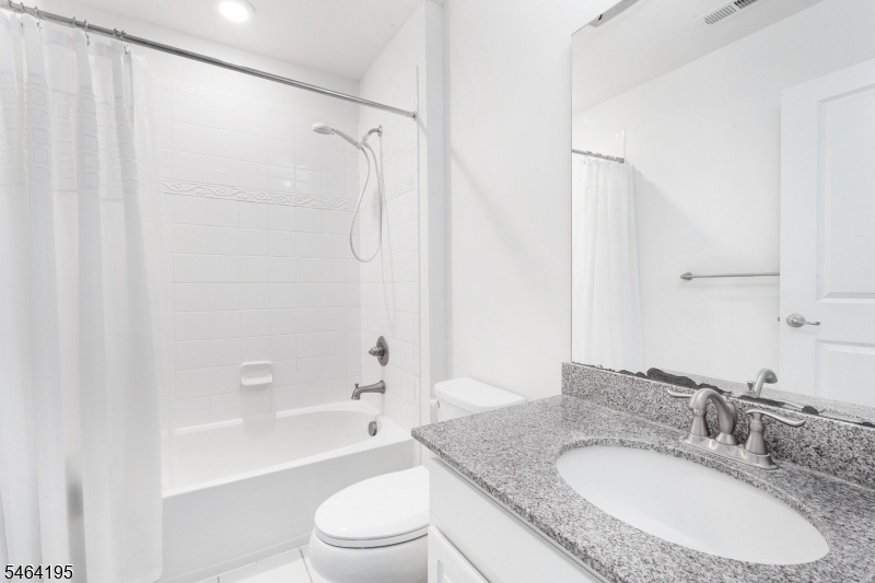 UL  Shared Full Bath