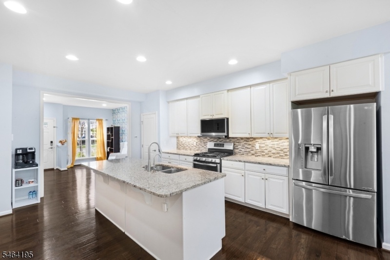 Gorgeous Counters & Cabinets