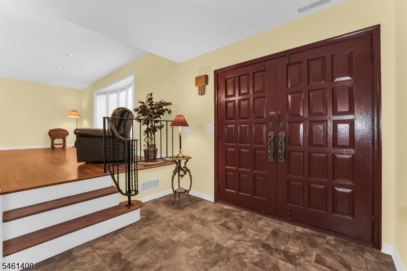 Double door foyer!