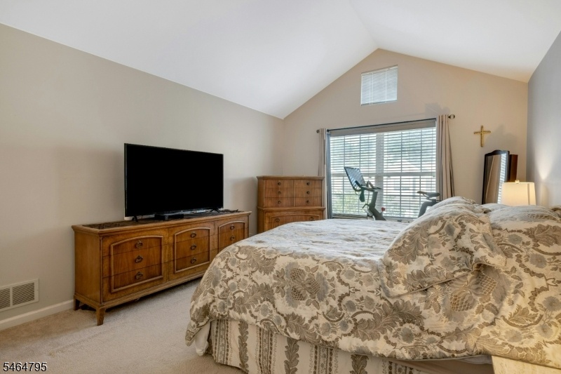 Primary Bath-Primary bedroom