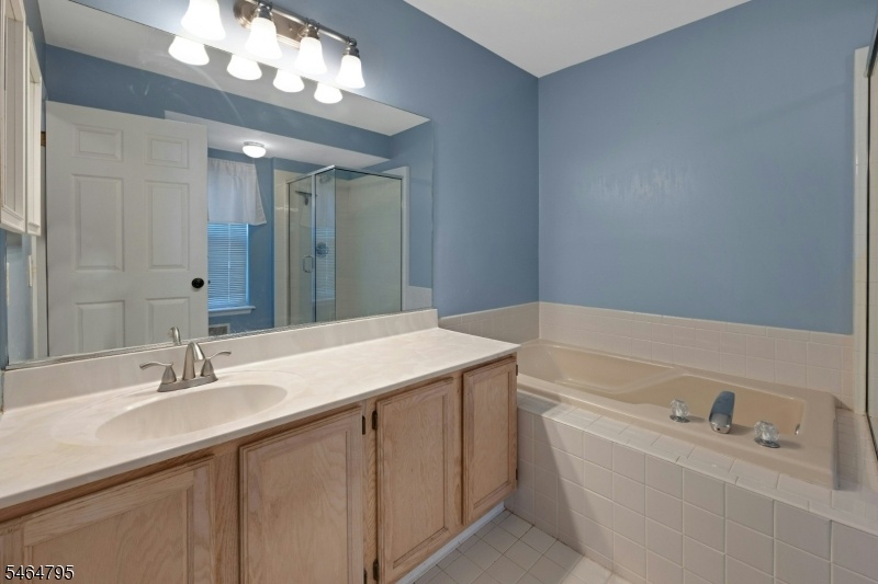 Primary Bath-Primary bedroom