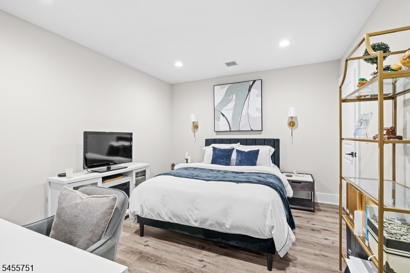 Office/Bedroom - Basement