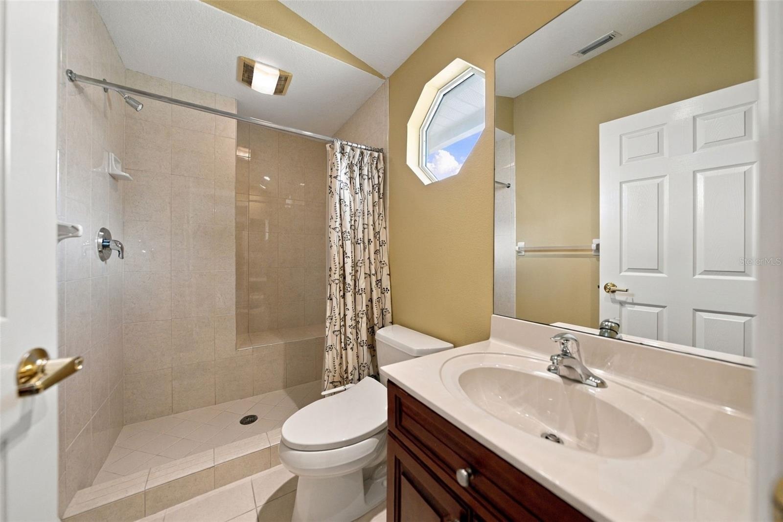 Second level full bath