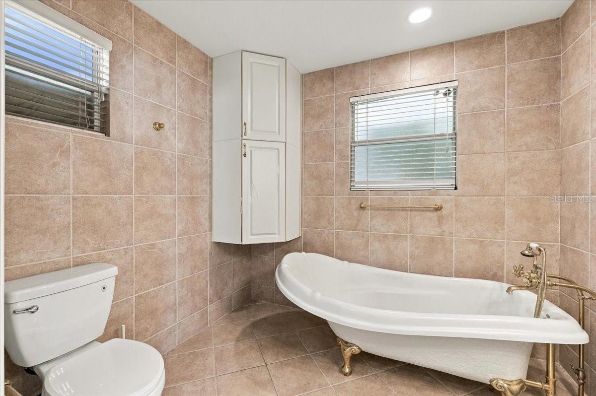 Guest house Primary bath