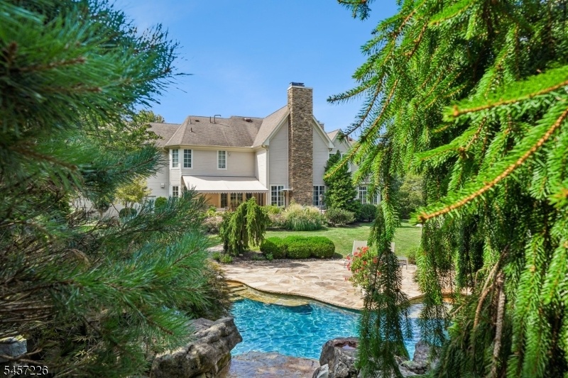 Private Wooded Rear Yard