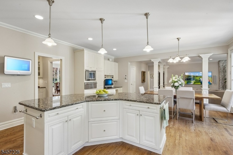 Kitchen Breakfast Bar