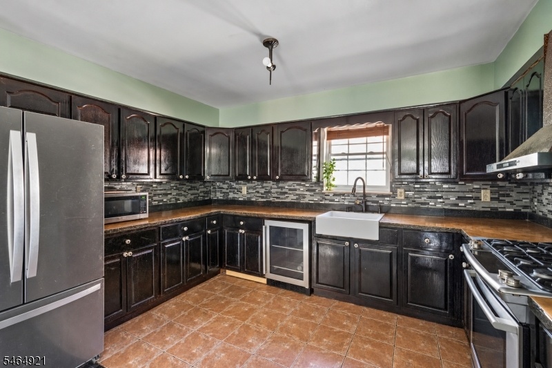 Kitchen unit 2 decluttered
