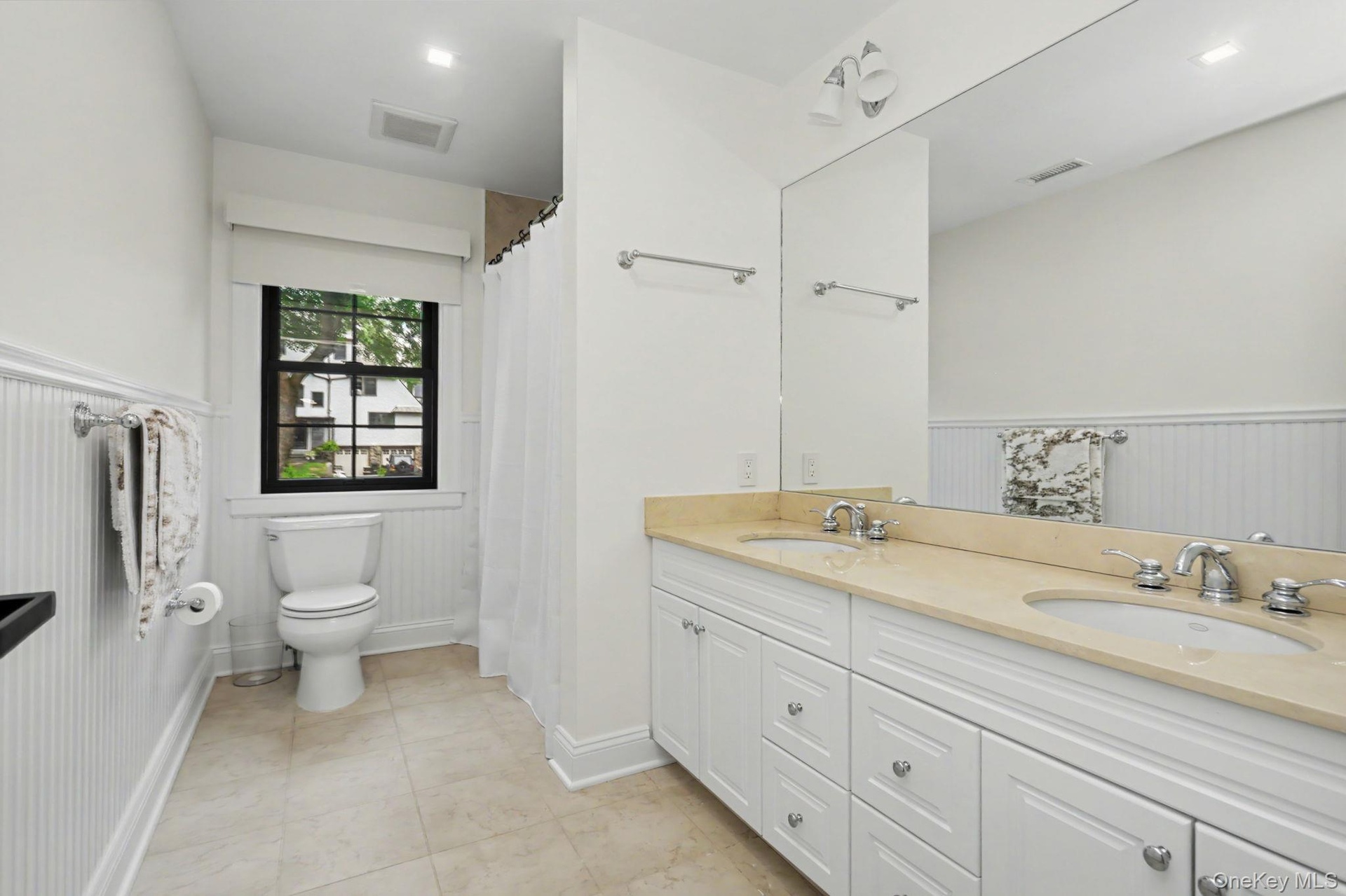 Hall Bath 2