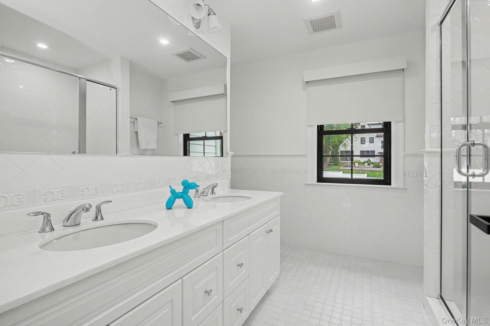 Hall bath 1