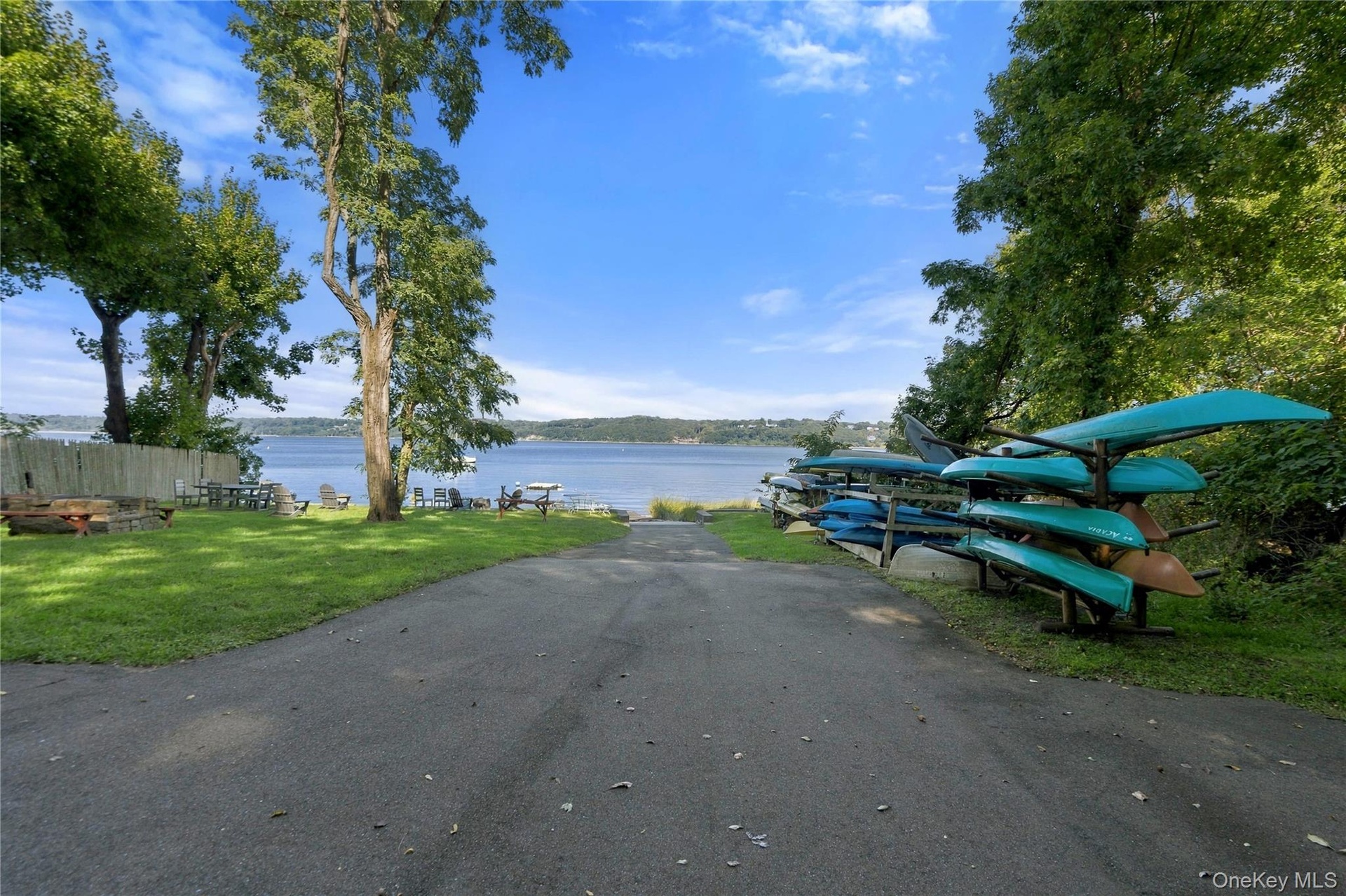 Swan Cove-Private community beach with access to boat launch, floating dock, kayak storage