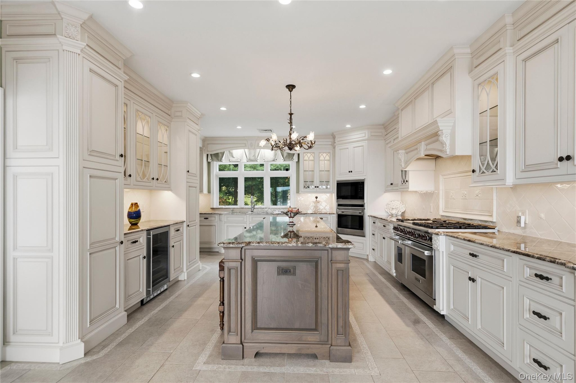 Gourmet Eat-in-Kitchen