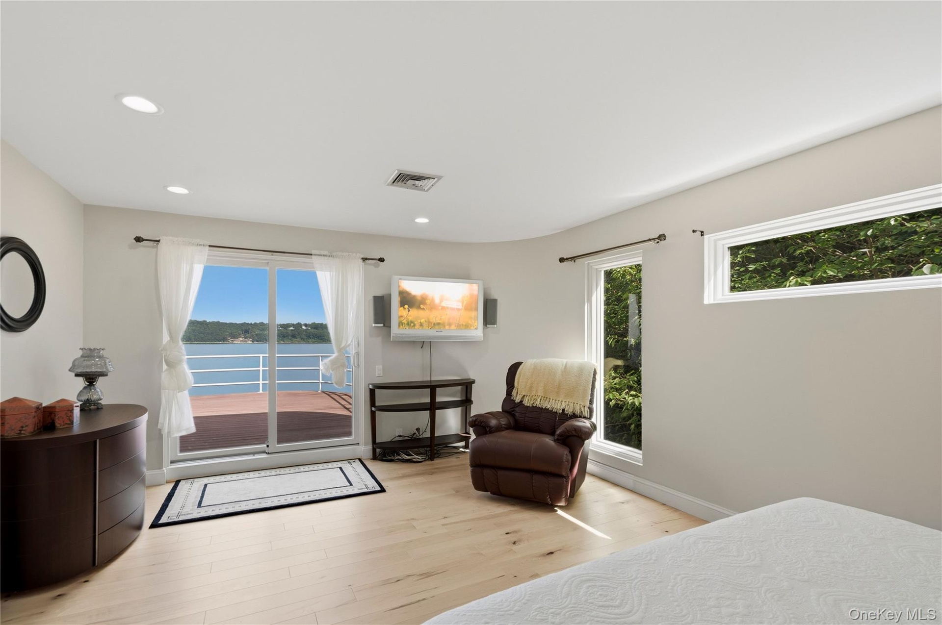 Additional Bedroom Suite with designer bath