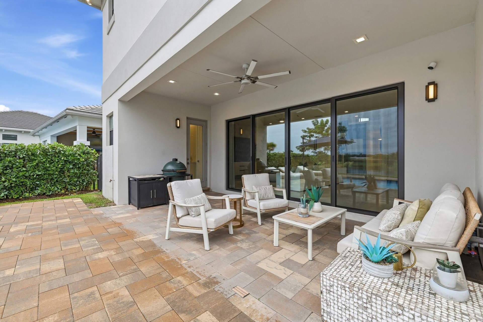 Covered patio featuring a ceiling fan, recessed lighting, and large format sliding glass doors
