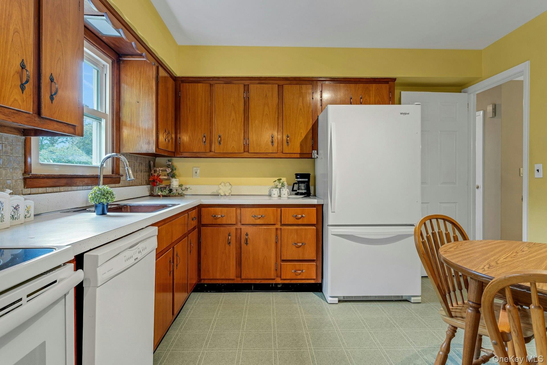 Eat in kitchen