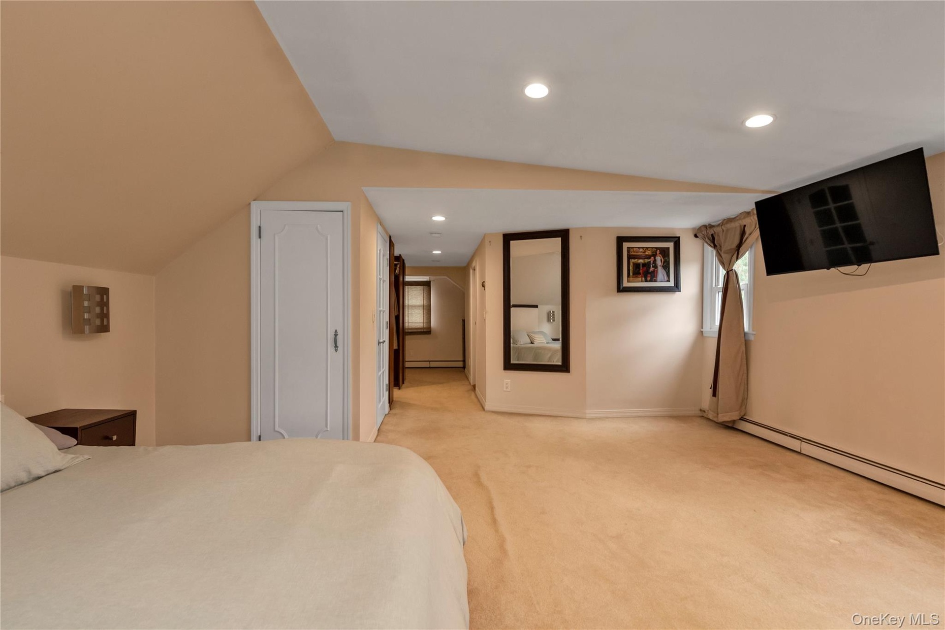 Large Primary with Room for Sitting Area