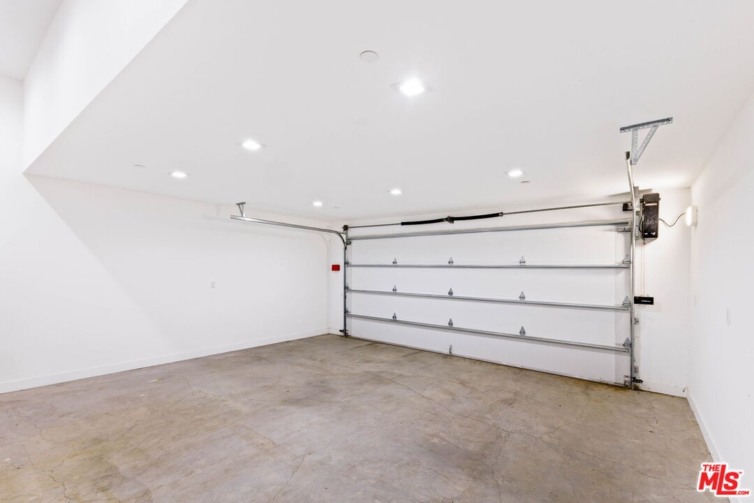 2-Car Garage