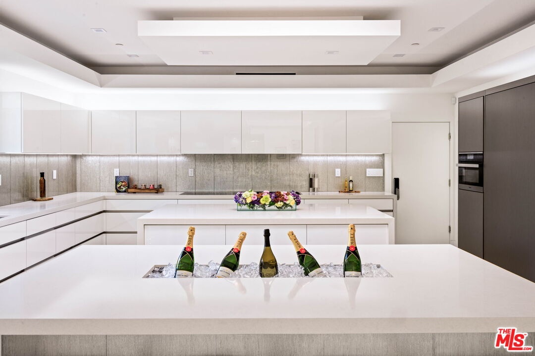 Dual Island Kitchen w/ Beverag