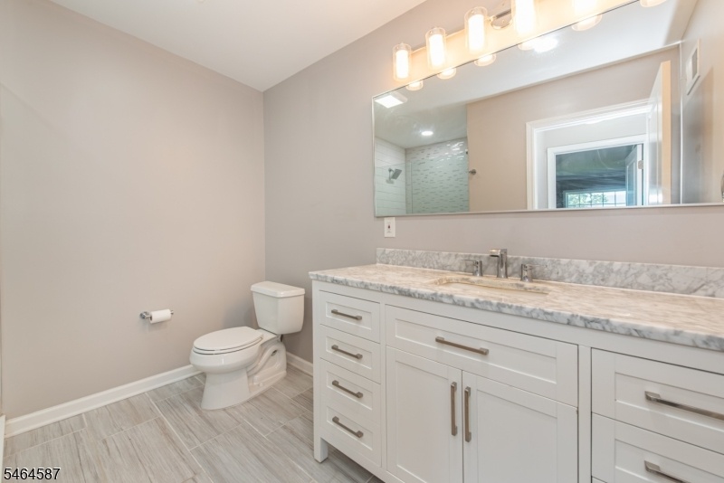 1st Floor Bath