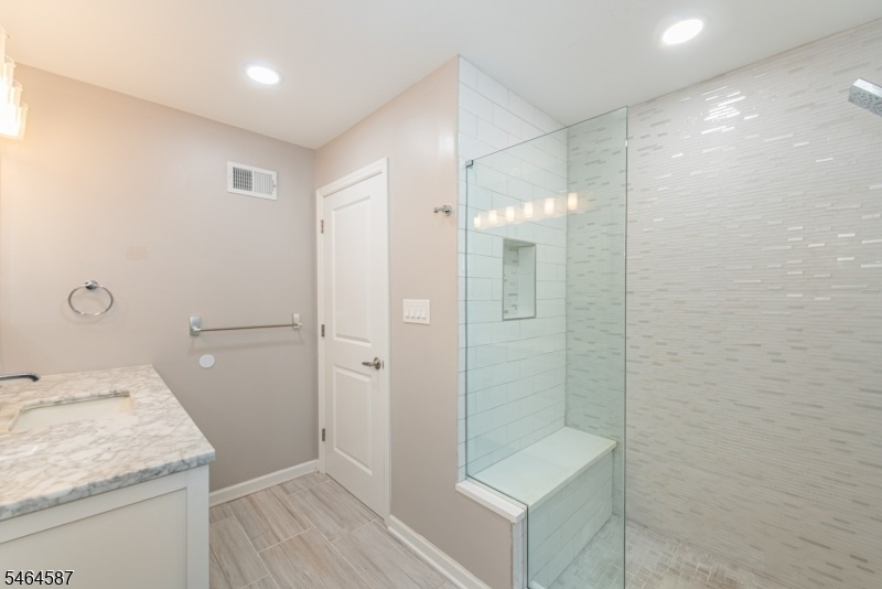 1st Floor Bath