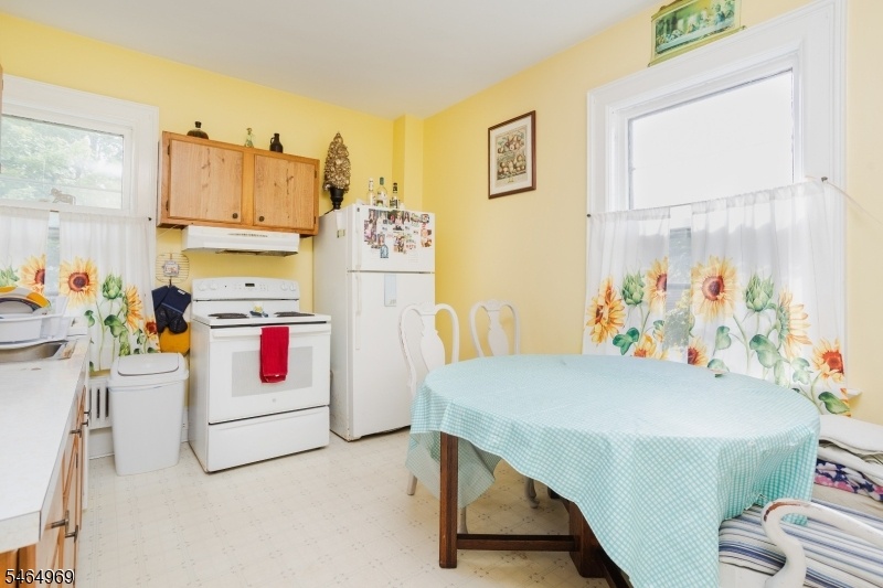 APT B KITCHEN