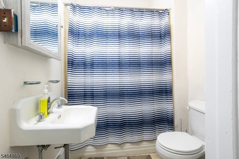 APARTMENT A MAIN BATHROOM