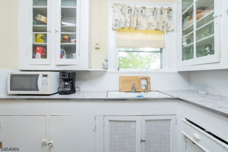 ADDITIONAL KITCHEN VIEW