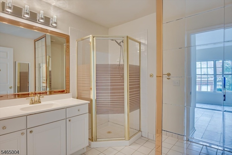 Bedroom ensuite bath