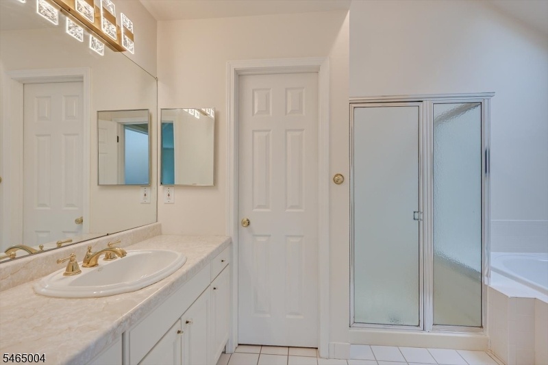 Main bedroom bath