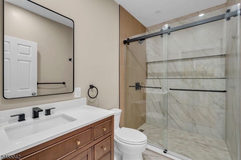 2nd floor 2nd bath