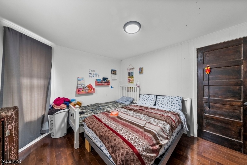 FIRST FLOOR BEDROOM