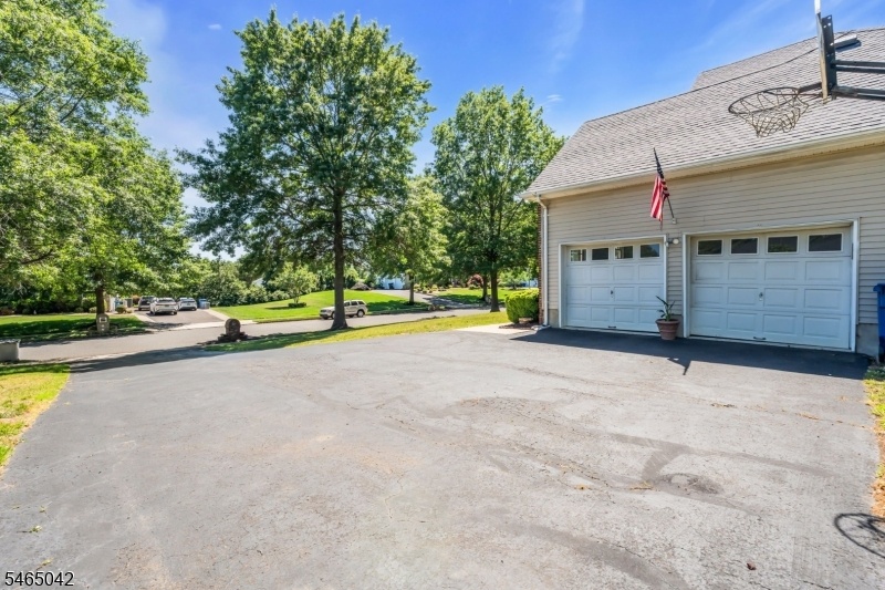 driveway/garage