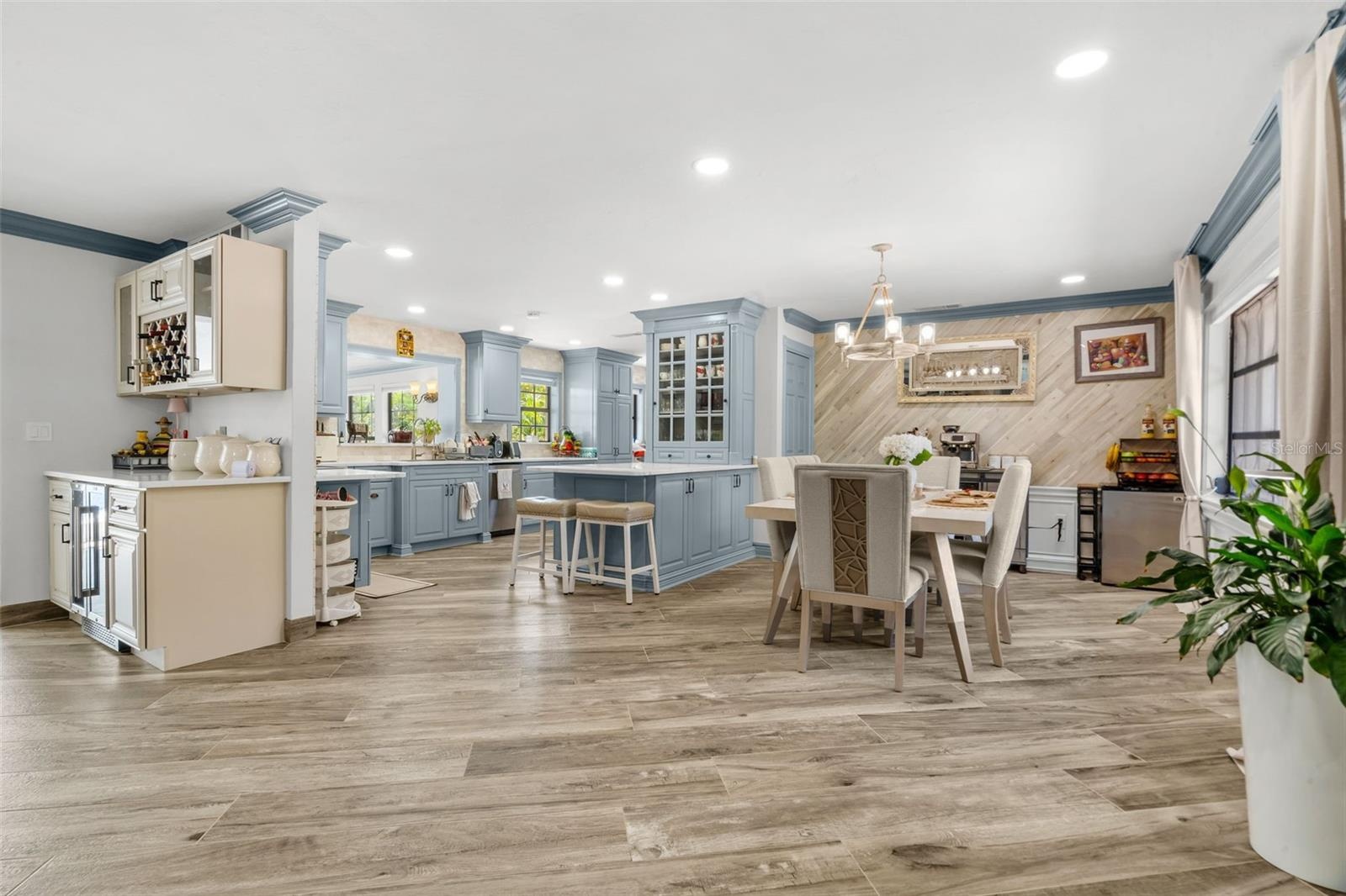 KITCHEN DINING ROOM DRY BAR VIEW