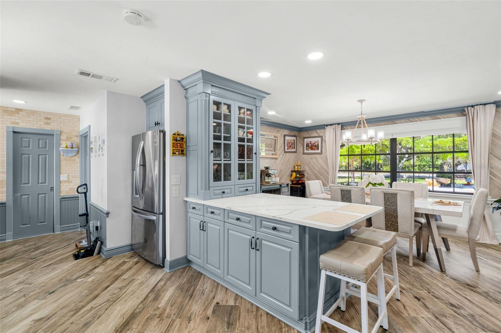EAT IN KITCHEN STINE TOPS