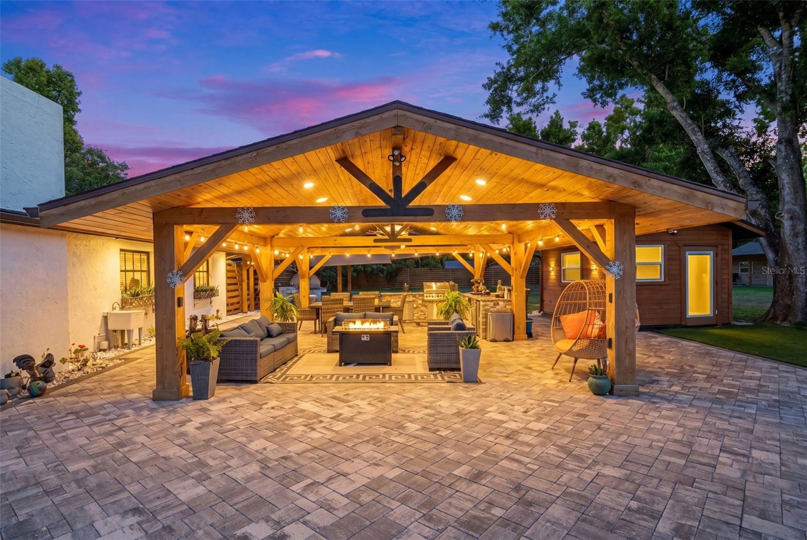 GAZEBO OUTDOR KITCHEN