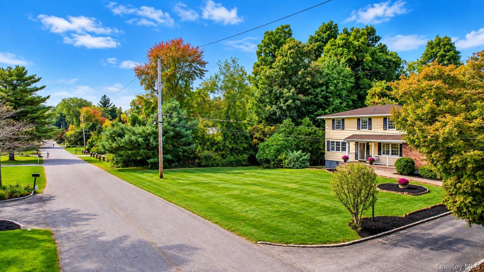 Welcome to the neighborhood! The location simply doesn’t get better, with convenient access to major shopping, restaurants, highways, golf courses, pa