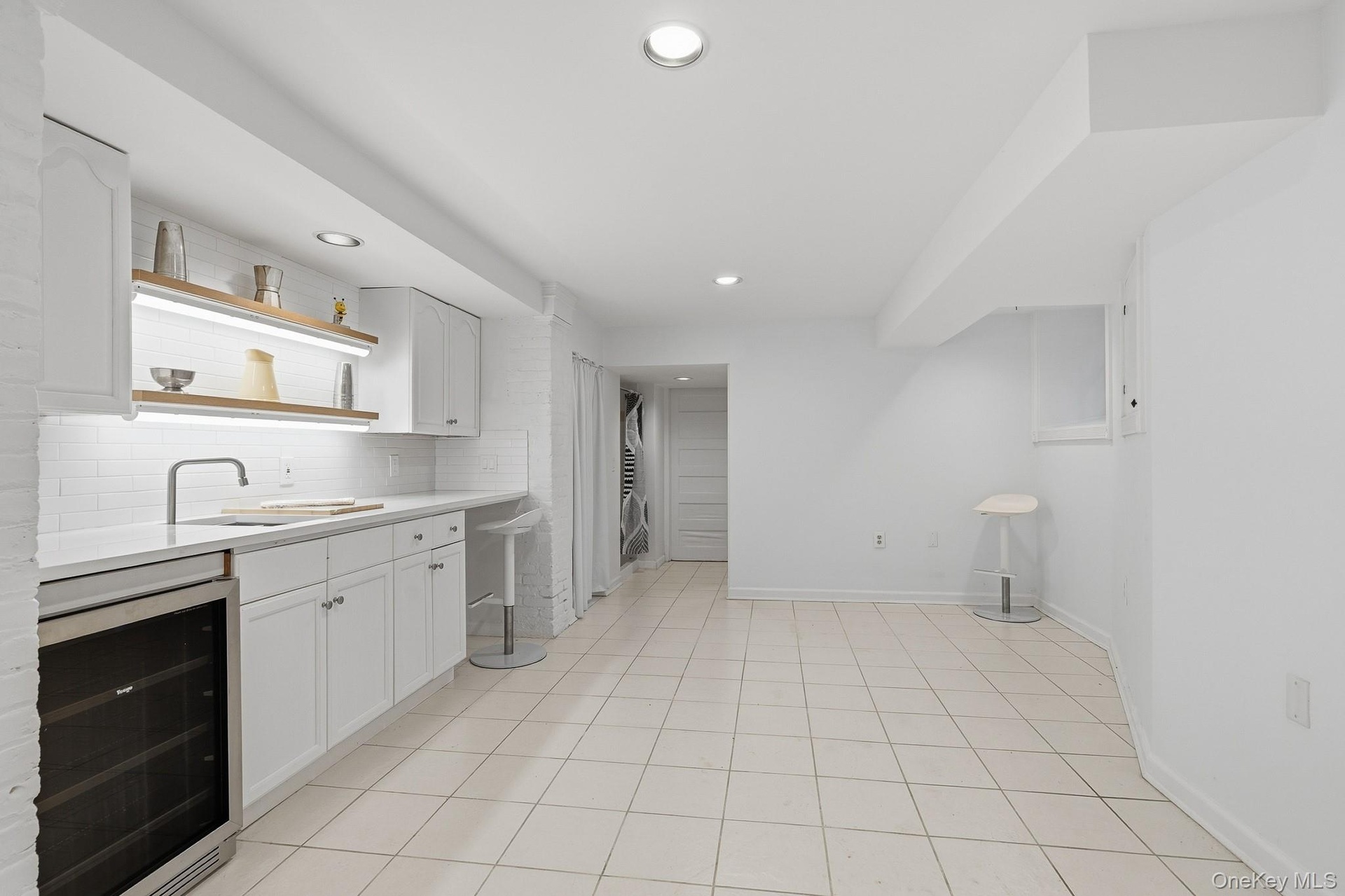 Large finished basement with many possibilities