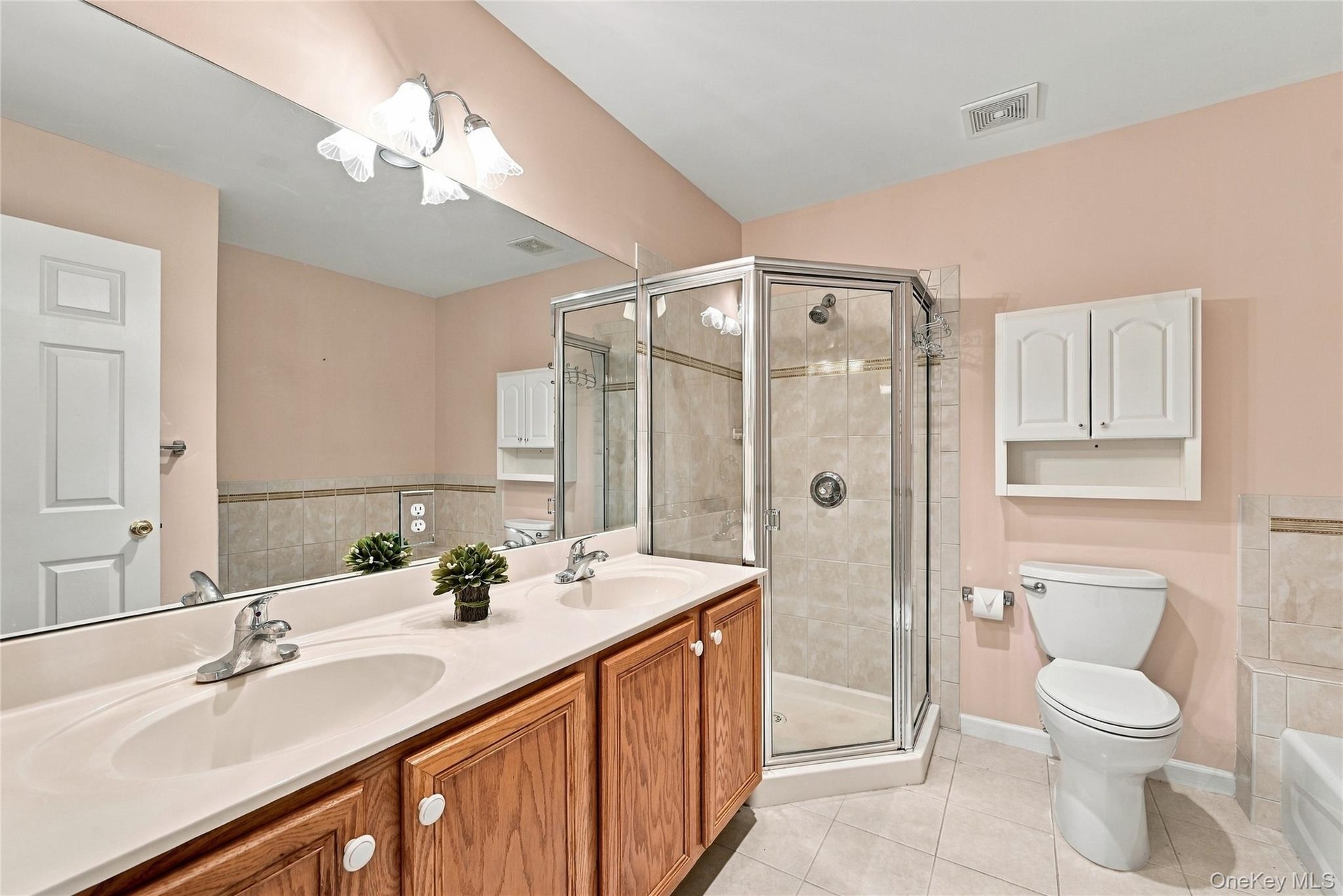Main Bedroom Bath