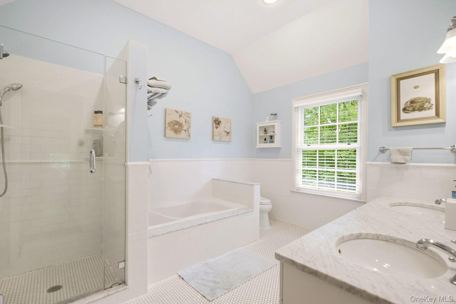 2nd floor full bathroom
