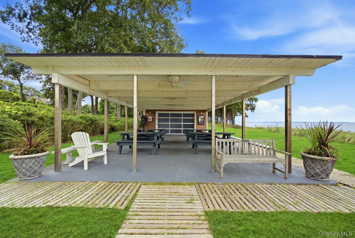 Fiddlers Green beach cabana