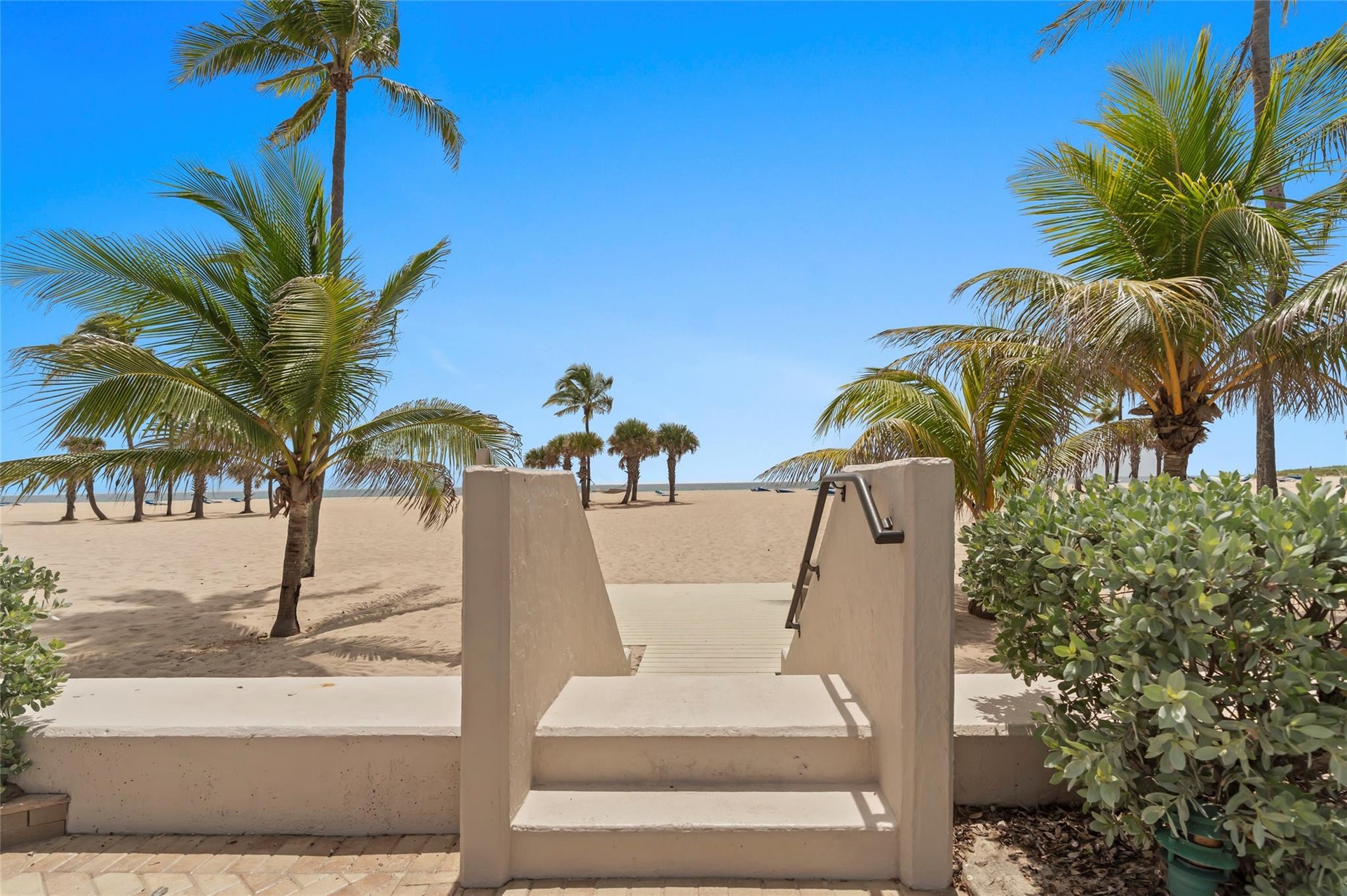 Oceanage steps to the beach