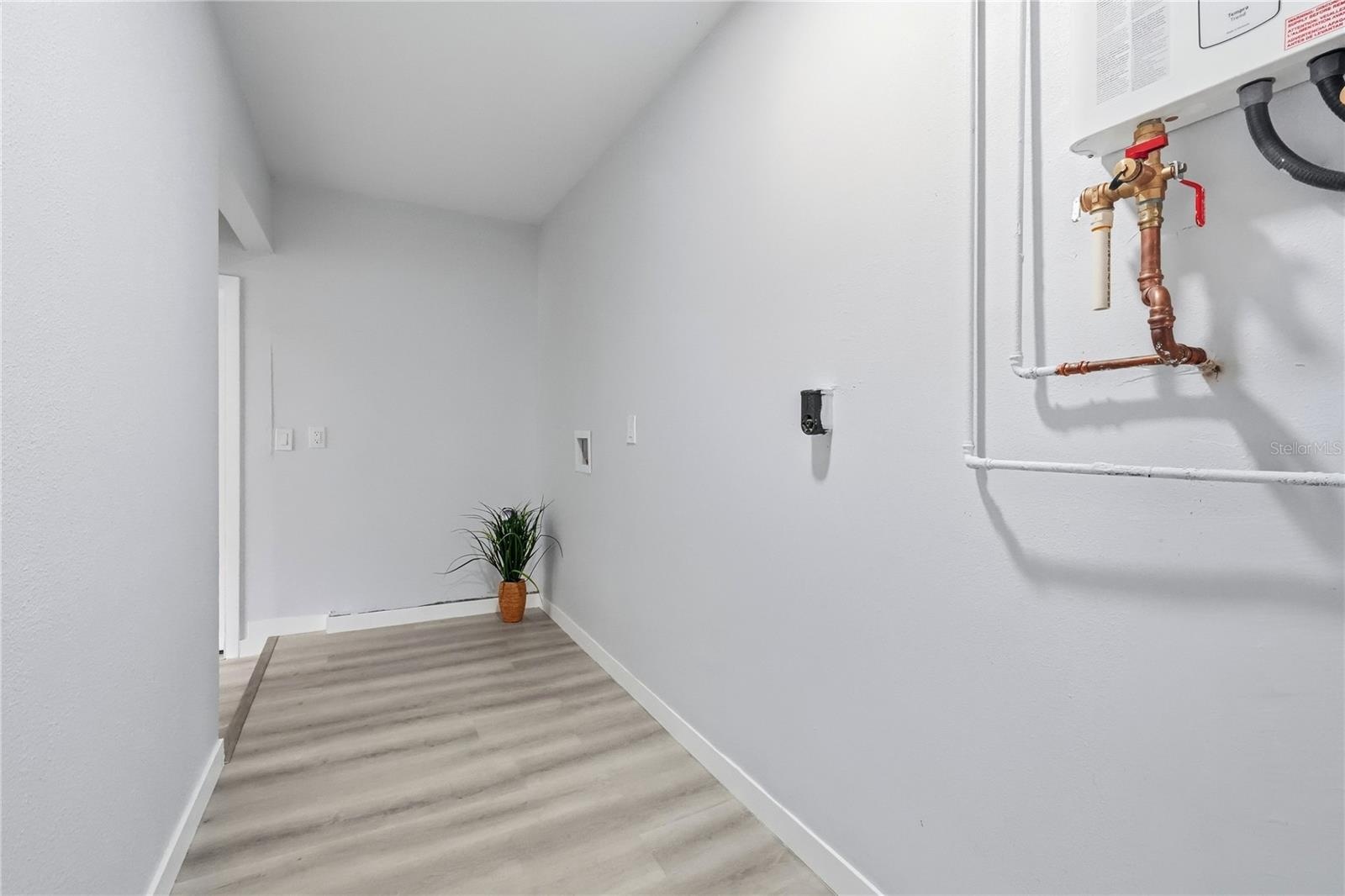 Laundry Room/Hall