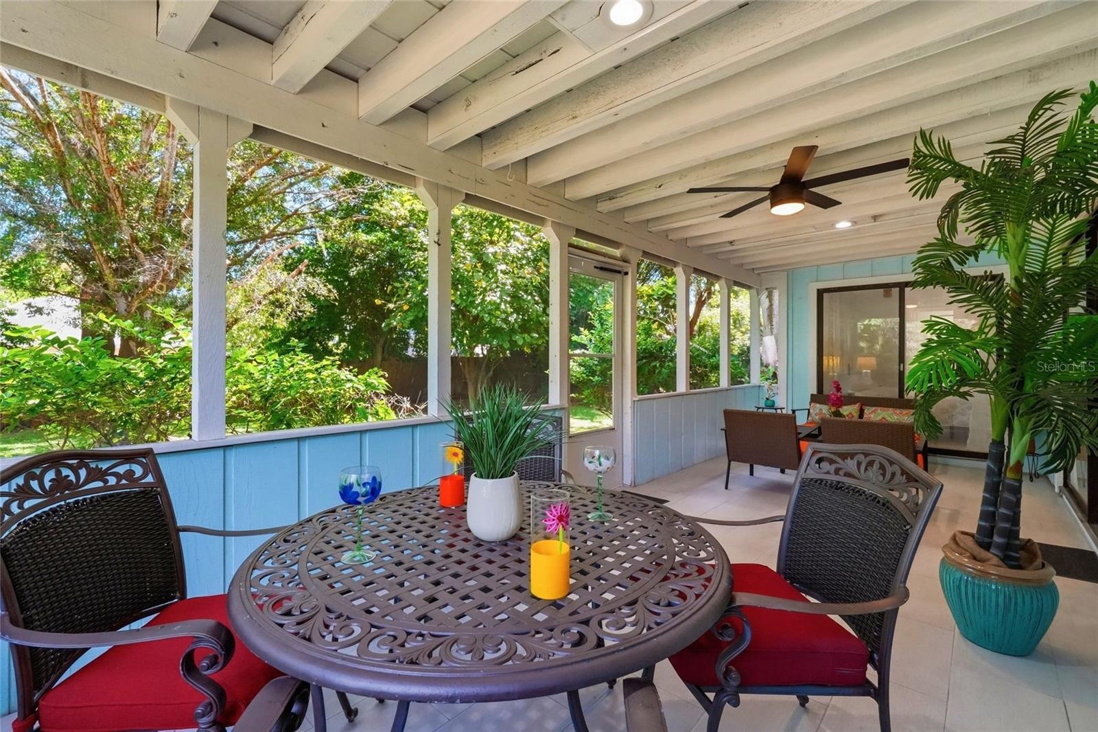 Spectacular Indoor/Outdoor Living!