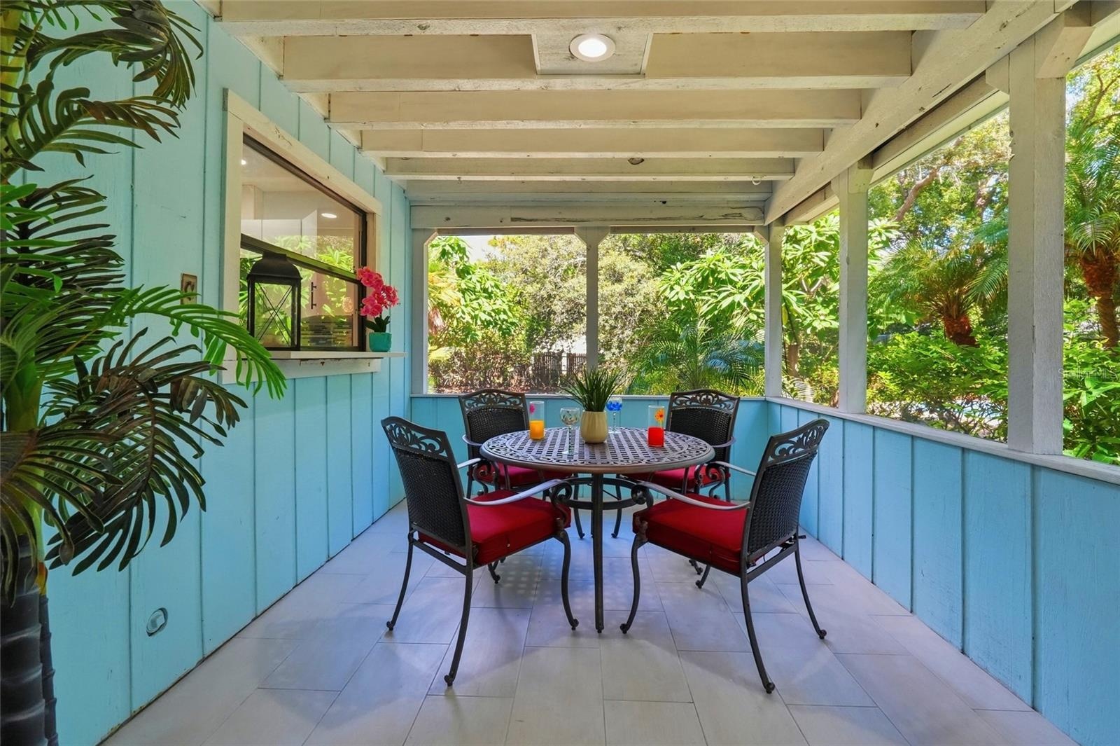 Spectacular Indoor/Outdoor Living!