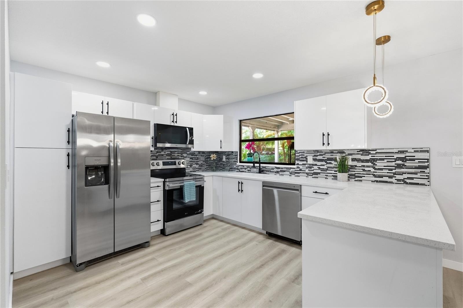 ALL NEW KITCHEN!