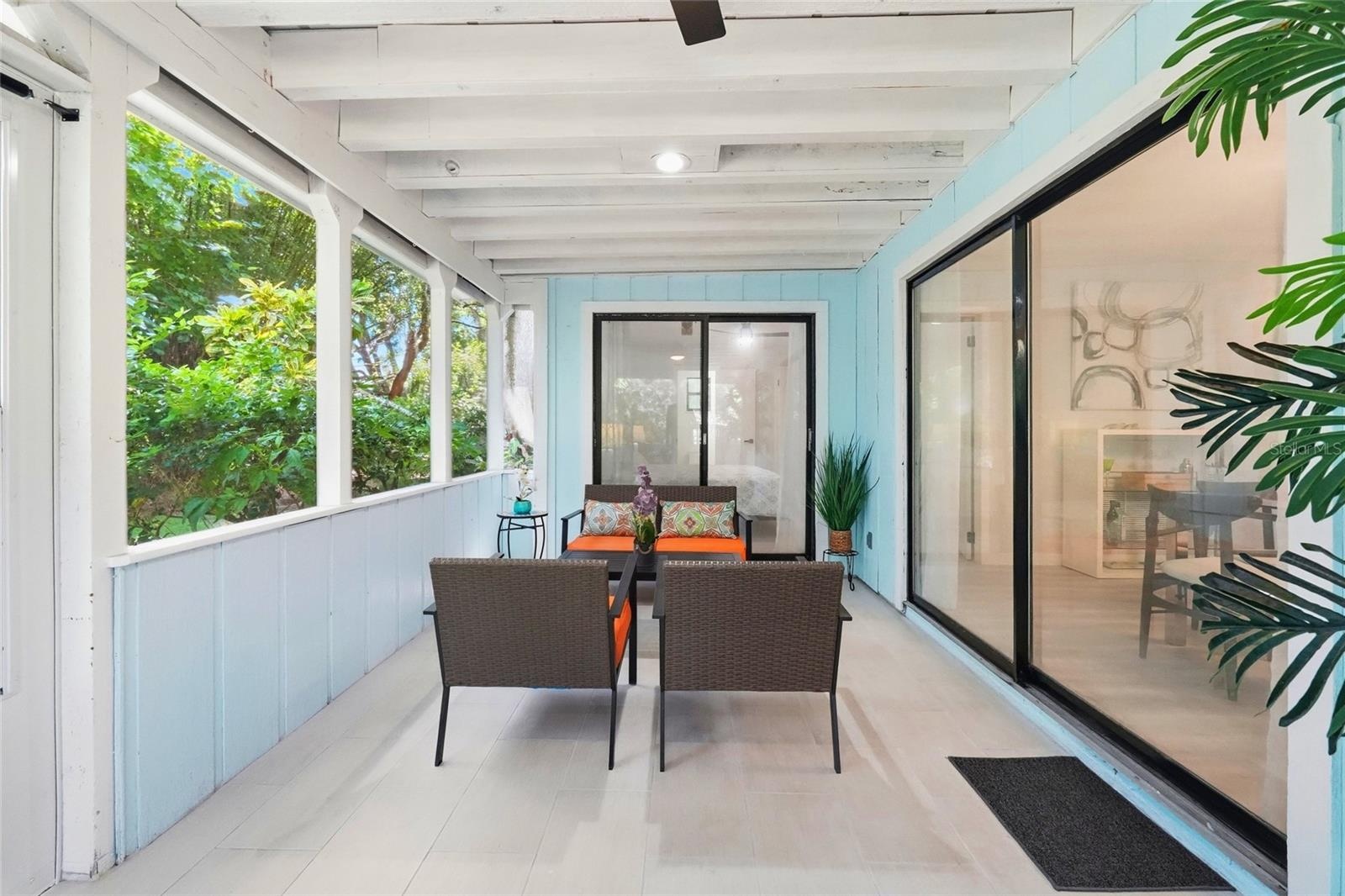 Spectacular Indoor/Outdoor Living!