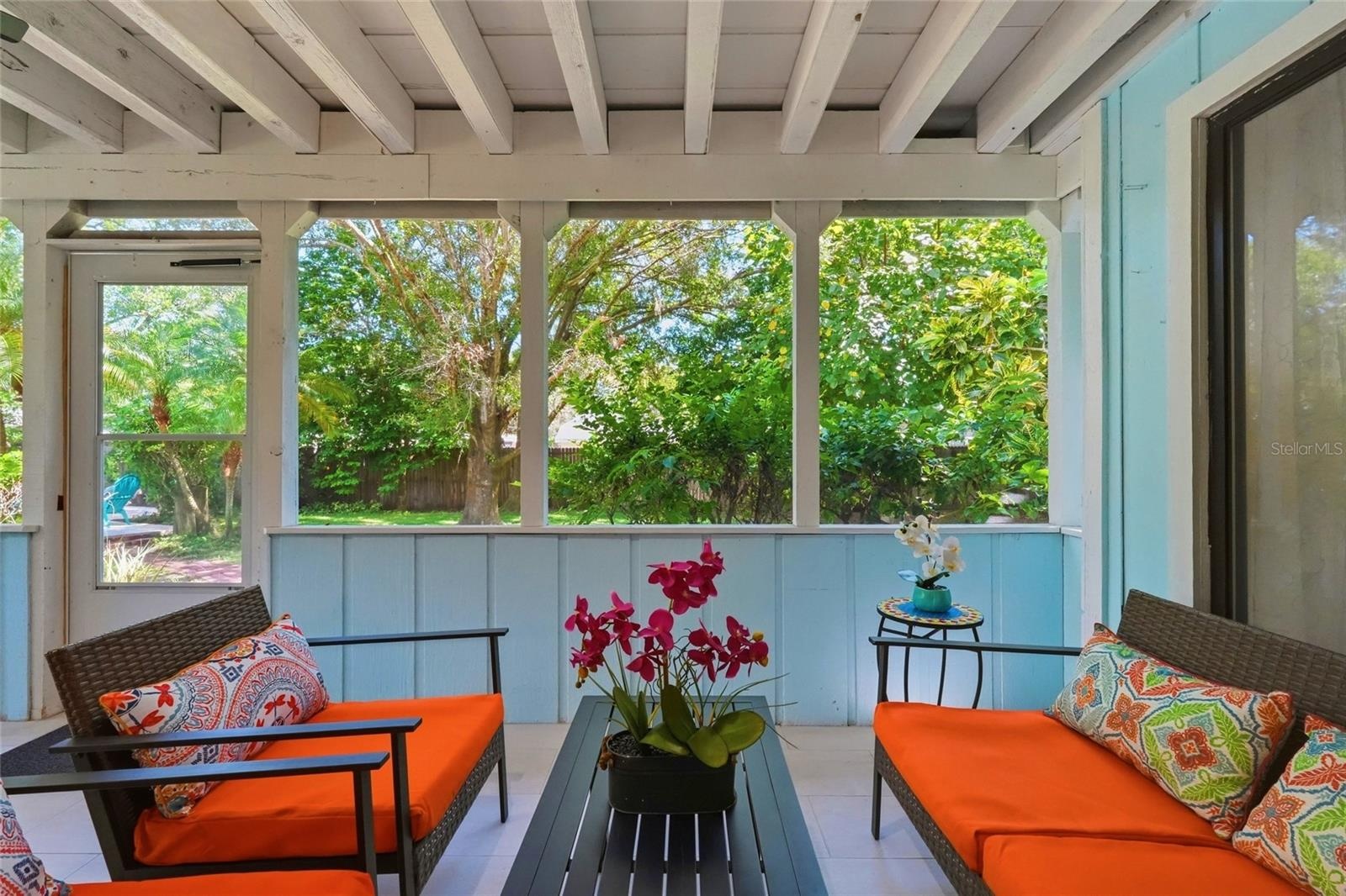 Spectacular Indoor/Outdoor Living!