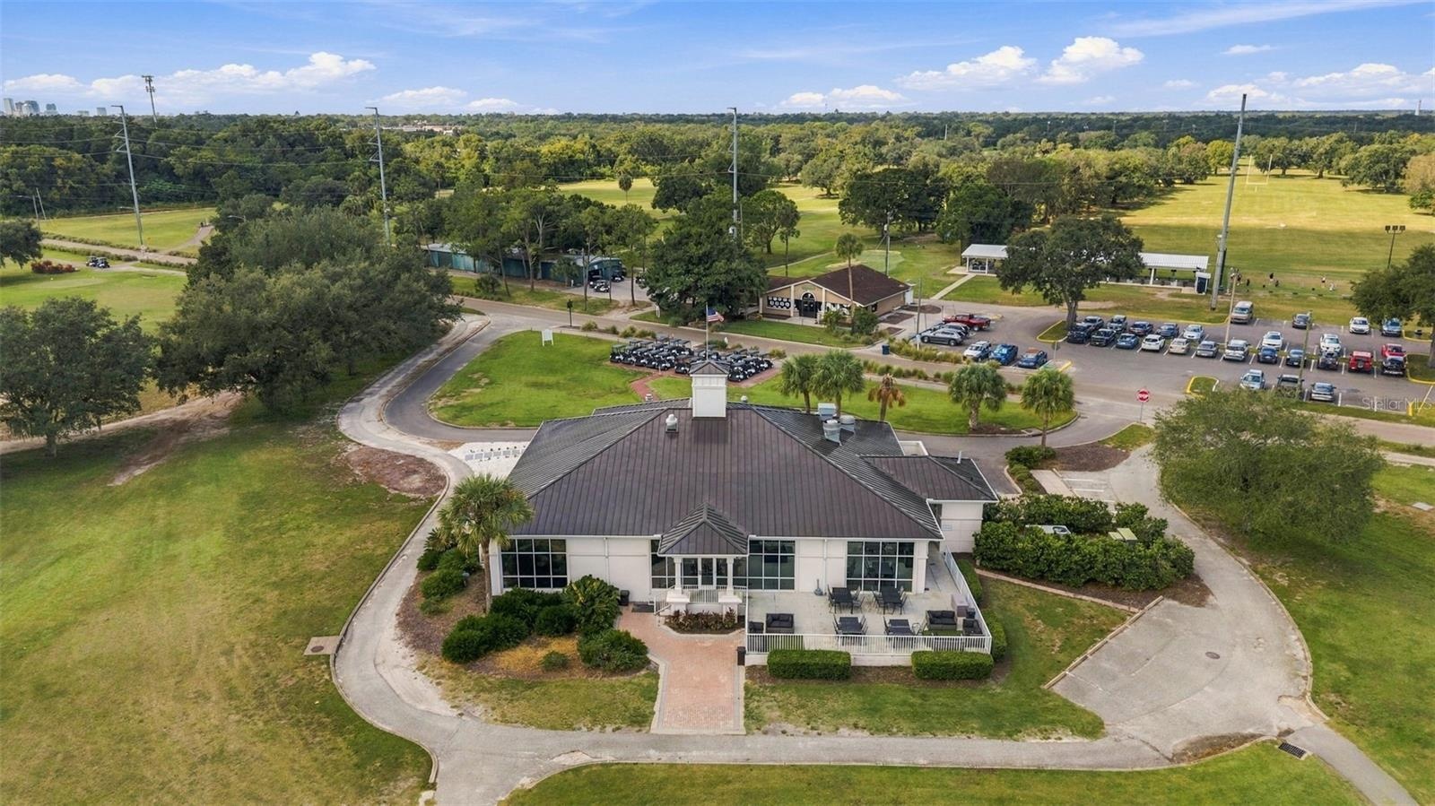Rogers Park Golf Course 2 minutes away