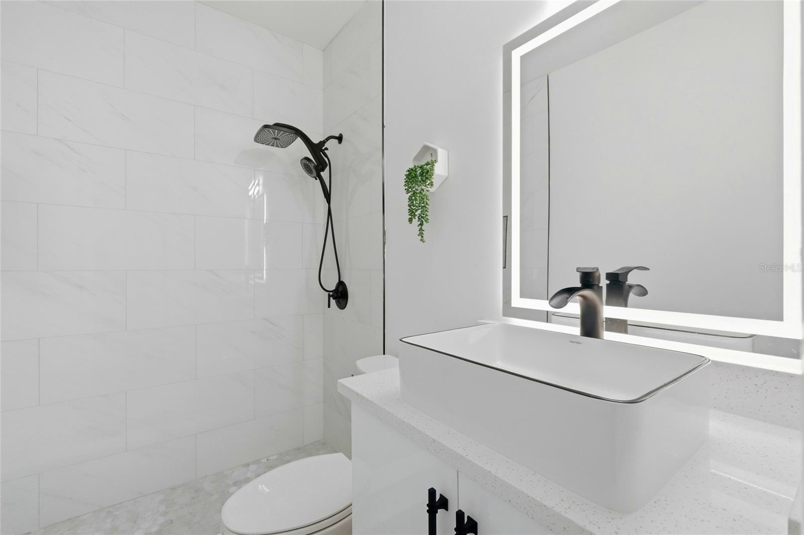 In-Law En-Suite Bathroom with Shower
