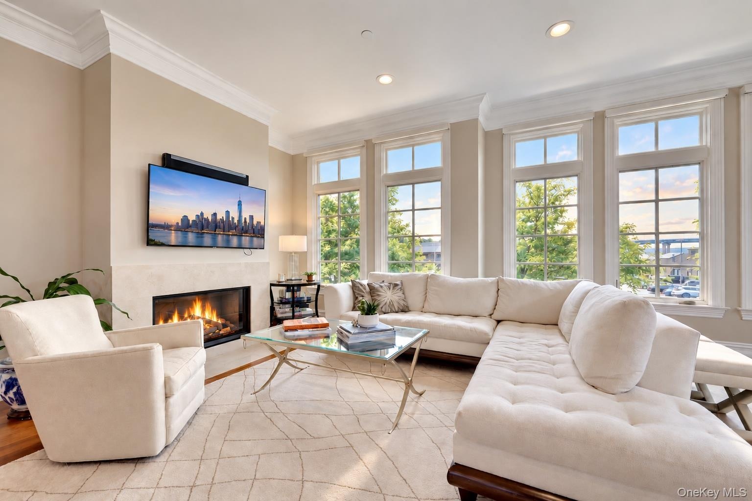 Wonderful entertaining space!